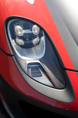 Porsche 918 Spyder photo gallery